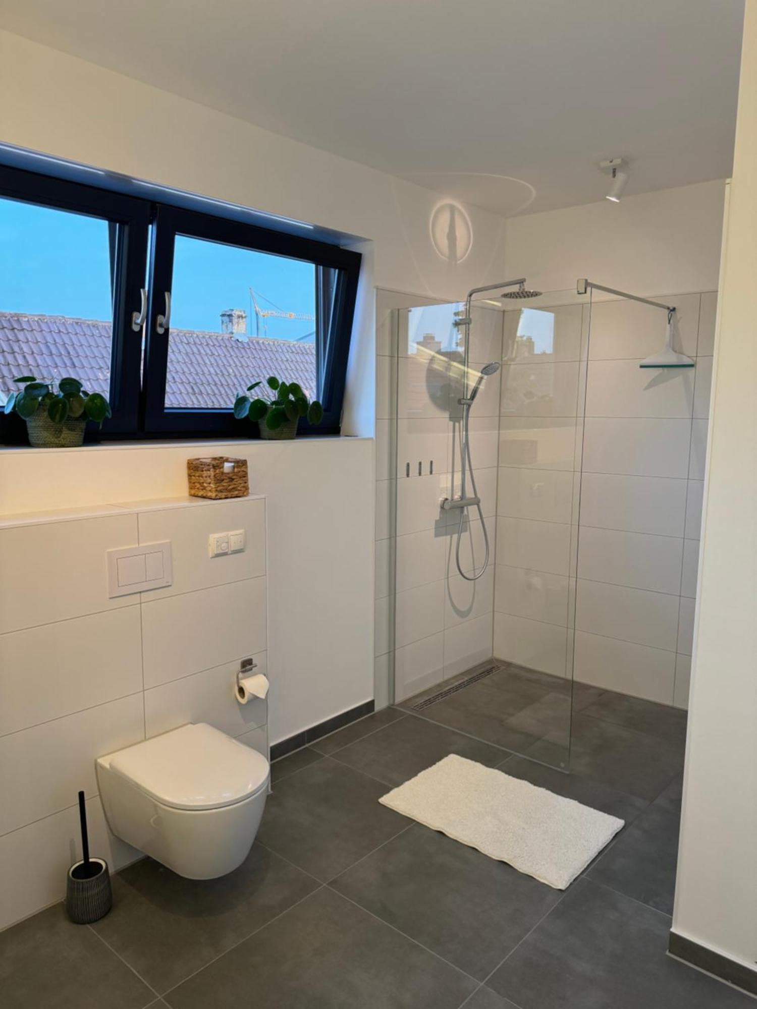 Moderne Ferienwohnung Mit Terrasse, Grill & Privatparkplatz Venningen Luaran gambar